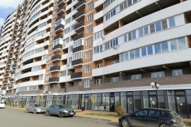 Светлая квартира, три балкона.