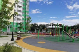 Трёхкомнатная, на берегу реки.