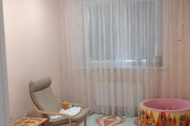 Продам 1 комнатную квартиру в жк Альпы. Дом сдан, заселен. Квартира с хорошим ремонтом. Отличная планировка с большой кухней-гостиной. Просторный коридор, в котором легко размещается гардеробная. Современный район со своей инфраструктурой.