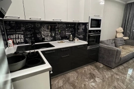 продам большую 2к. квартиру с кухней-столовой. В квартире сделан современный качественный ремонт, детская комната зонирована на две комнаты. Две большие лоджии можно использовать под зимний сад, кабинет, зону отдыха. Район новый со своей инфраструктурой.