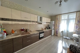 Продам 2 комнатную квартиру в жк Губернский. В квартире сделан ремонт, остается мебель и техника. Возможна ипотека.